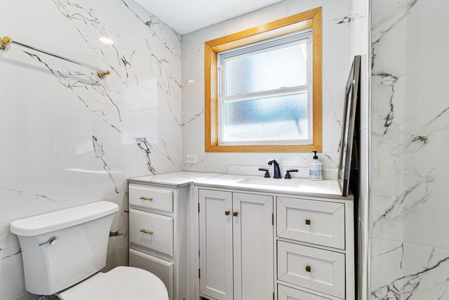 2430 S Shag Bark Trail, Arlington Heights, IL 60005