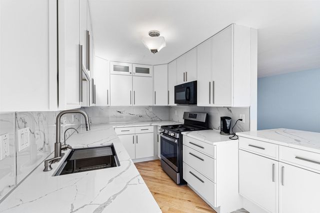 2430 S Shag Bark Trail, Arlington Heights, IL 60005