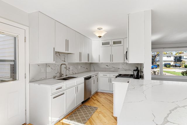 2430 S Shag Bark Trail, Arlington Heights, IL 60005