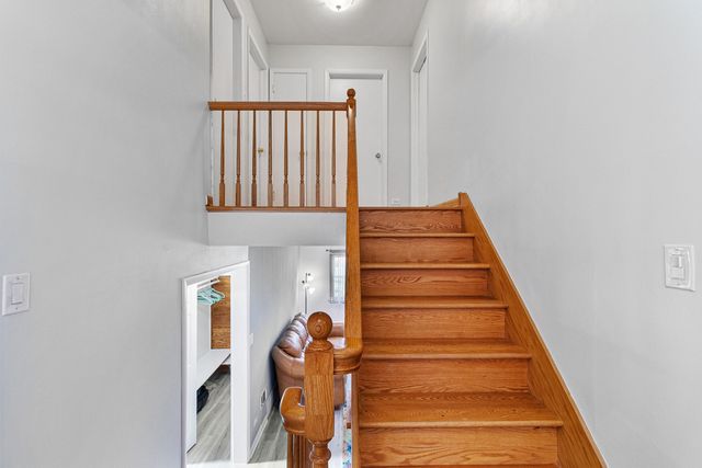 2430 S Shag Bark Trail, Arlington Heights, IL 60005