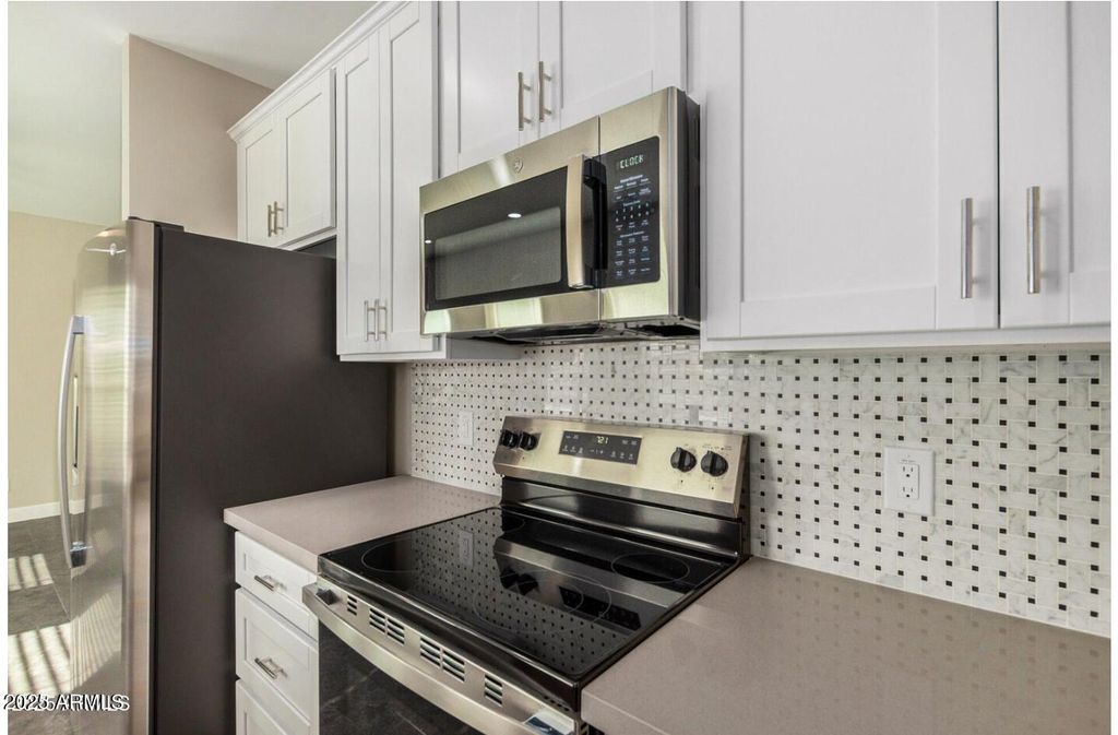 Image 10 of property listing at 1305 E MADISON Street, Phoenix, AZ 85034