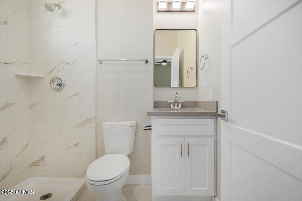 Image 7 of property listing at 1305 E MADISON Street, Phoenix, AZ 85034
