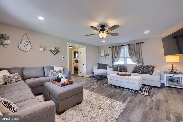 345 W CARPENTER AVE, Myerstown, PA 17067