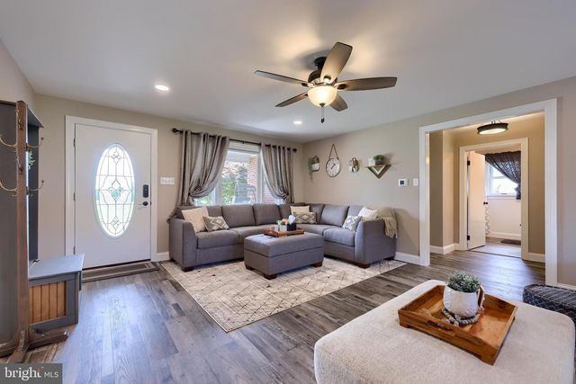 345 W CARPENTER AVE, Myerstown, PA 17067