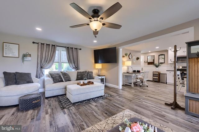 345 W CARPENTER AVE, Myerstown, PA 17067