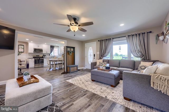 345 W CARPENTER AVE, Myerstown, PA 17067