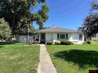 901 S 6th Avenue, St. James, MN 56081