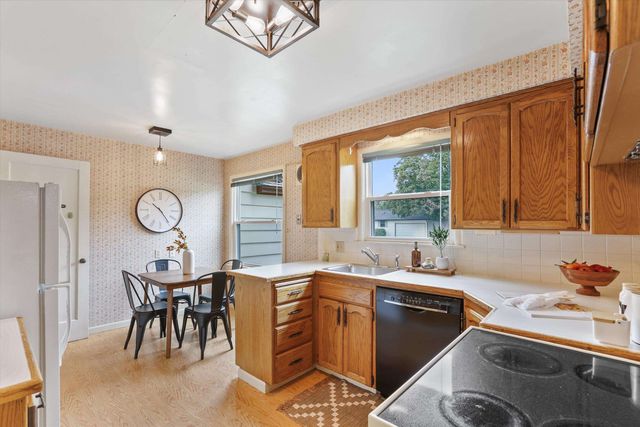 1104 E 43rd Ave, Spokane, WA 99203