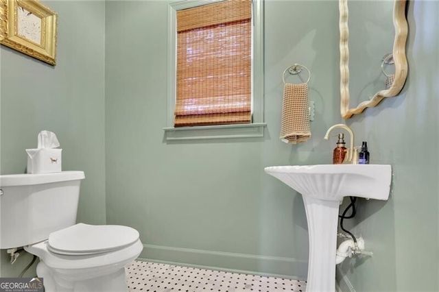 1069 Sunny Field Lane, Lawrenceville, GA 30043