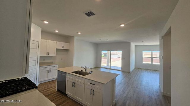 854 N Astronomer Lane, Green Valley, AZ 85614
