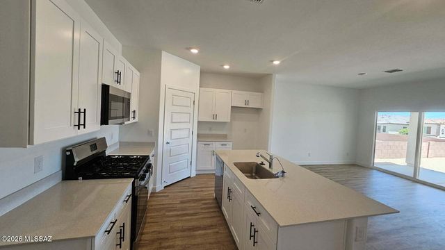 854 N Astronomer Lane, Green Valley, AZ 85614