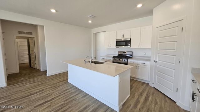 854 N Astronomer Lane, Green Valley, AZ 85614