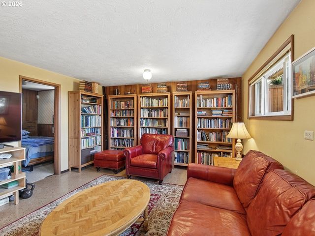 4422 Sw WASHOUGA Ave, Portland, OR 97239