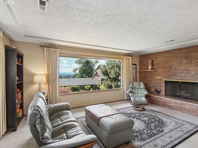4422 Sw WASHOUGA Ave, Portland, OR 97239