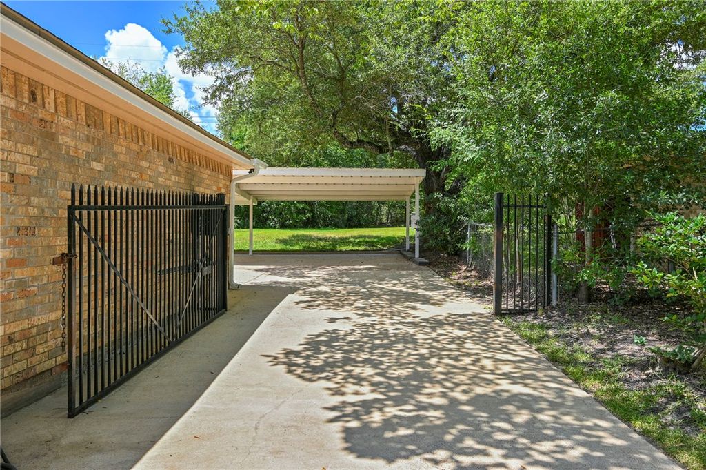 1210 Glade Street, College Station, TX 77840 — photo 4