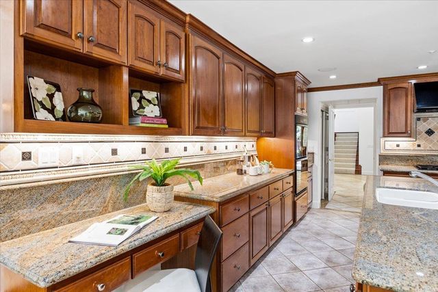 801 Eucalyptus Avenue, Hillsborough, CA 94010
