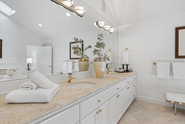 801 Eucalyptus Avenue, Hillsborough, CA 94010