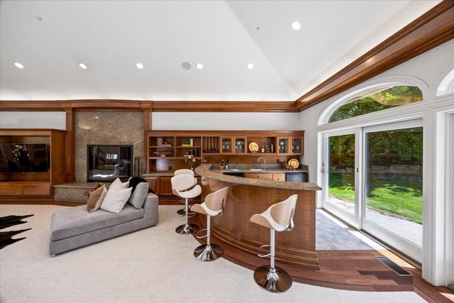 801 Eucalyptus Avenue, Hillsborough, CA 94010