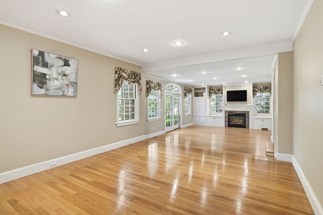 38 Oxford Road, Longmeadow, MA 01106