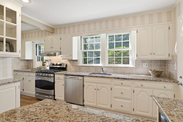 38 Oxford Road, Longmeadow, MA 01106