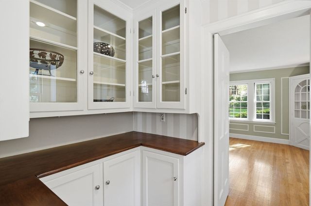 38 Oxford Road, Longmeadow, MA 01106