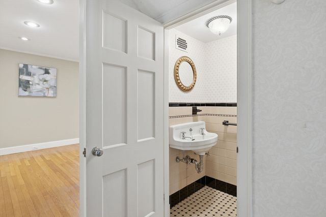 38 Oxford Road, Longmeadow, MA 01106