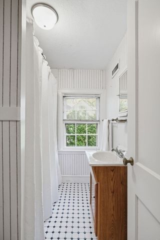 38 Oxford Road, Longmeadow, MA 01106