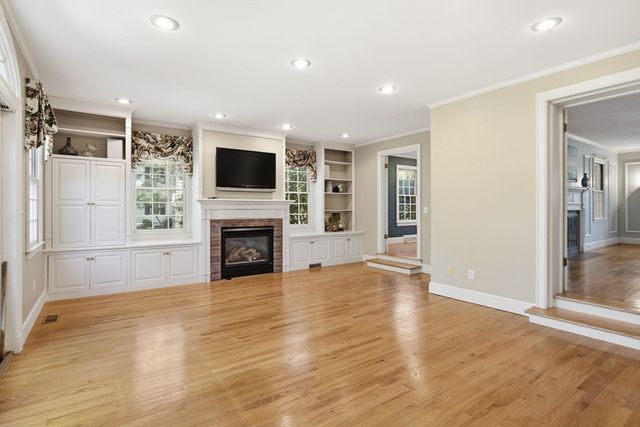 38 Oxford Road, Longmeadow, MA 01106
