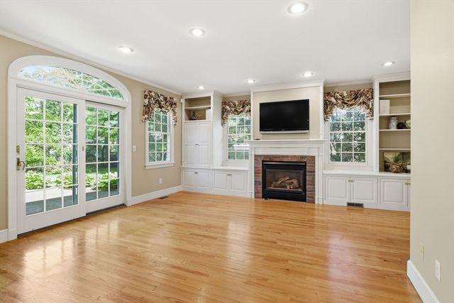 38 Oxford Road, Longmeadow, MA 01106