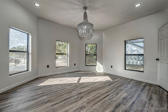 731 8th Avenue NW, Ardmore, OK 73401
