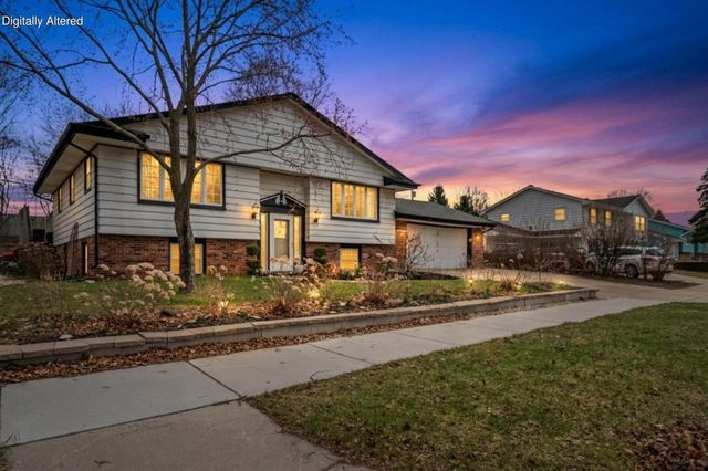 605 Juniper COURT, West Bend, WI 53095