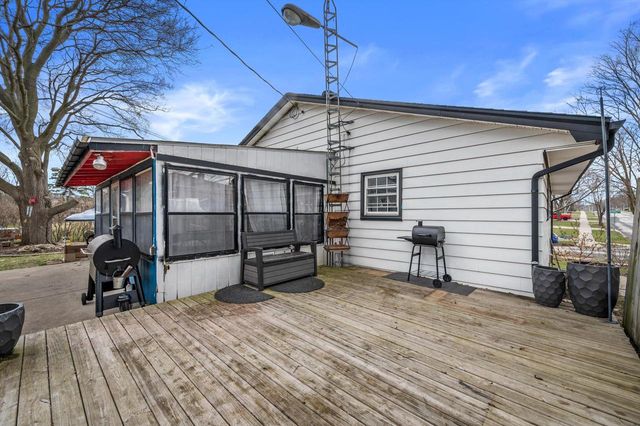 605 Juniper COURT, West Bend, WI 53095