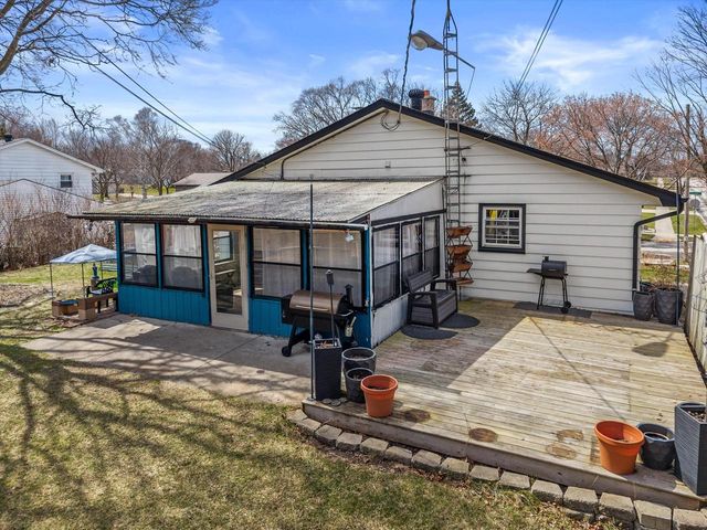 605 Juniper COURT, West Bend, WI 53095