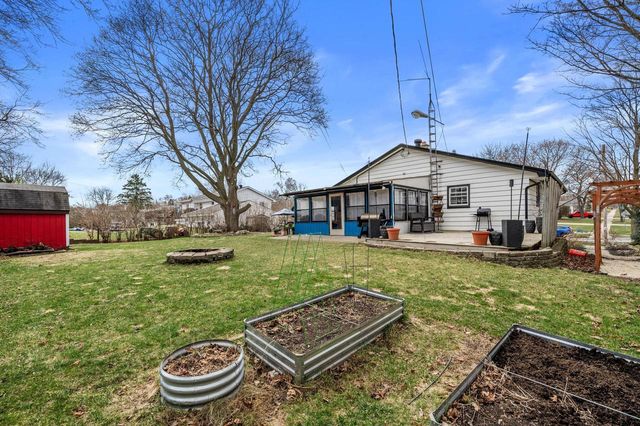 605 Juniper COURT, West Bend, WI 53095