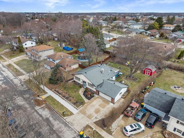 605 Juniper COURT, West Bend, WI 53095