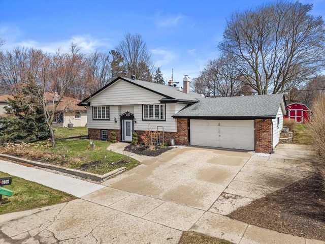 605 Juniper COURT, West Bend, WI 53095