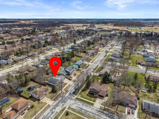 605 Juniper COURT, West Bend, WI 53095