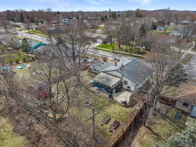 605 Juniper COURT, West Bend, WI 53095