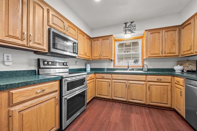 605 Juniper COURT, West Bend, WI 53095