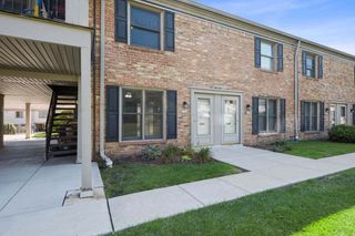 1763 Bristol Walk, Hoffman Estates, IL 60169