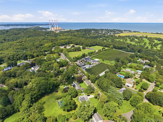 10 Moonedge Road, Northport, NY 11768