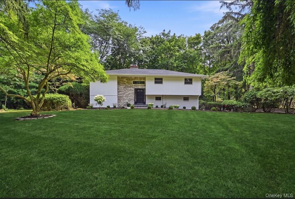 10 Moonedge Road, Northport, NY 11768 — exterior