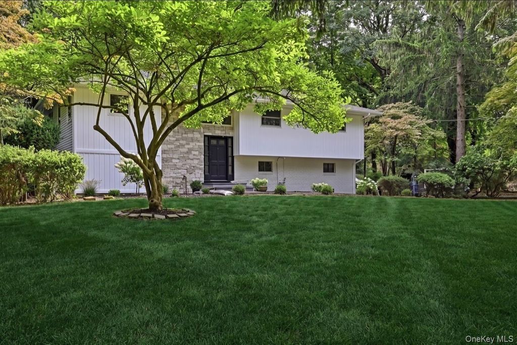 10 Moonedge Road, Northport, NY 11768 — photo 3