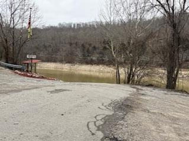 102 Fifth Jasper Road, Burnside, KY 42519