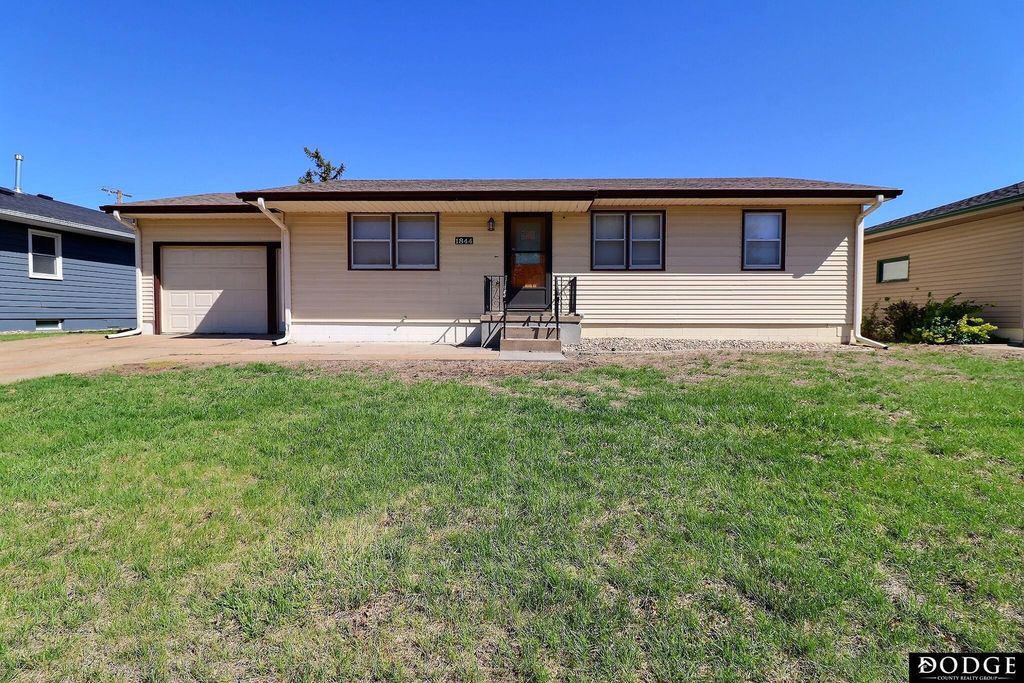 1844 Austin Lane, Fremont, NE 68025