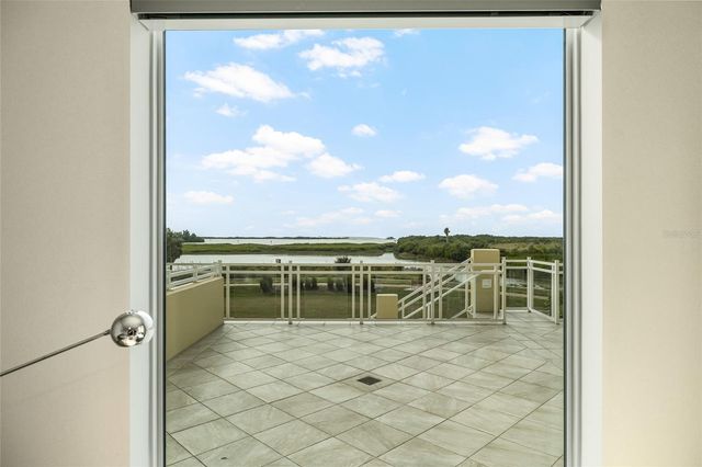 795 COLLANY ROAD 205, St Petersburg, FL 33715