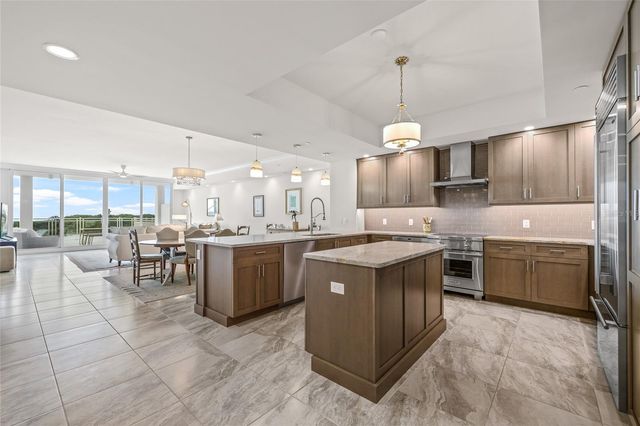 795 COLLANY ROAD 205, St Petersburg, FL 33715