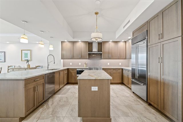 795 COLLANY ROAD 205, St Petersburg, FL 33715