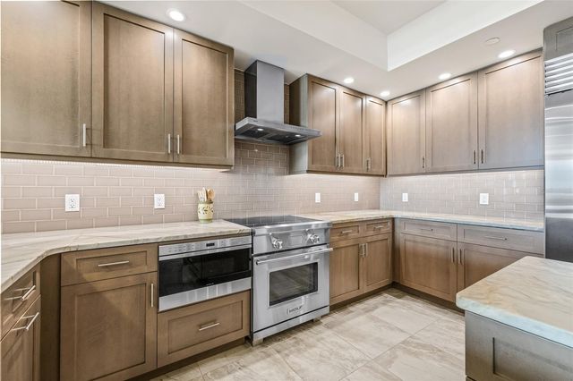 795 COLLANY ROAD 205, St Petersburg, FL 33715