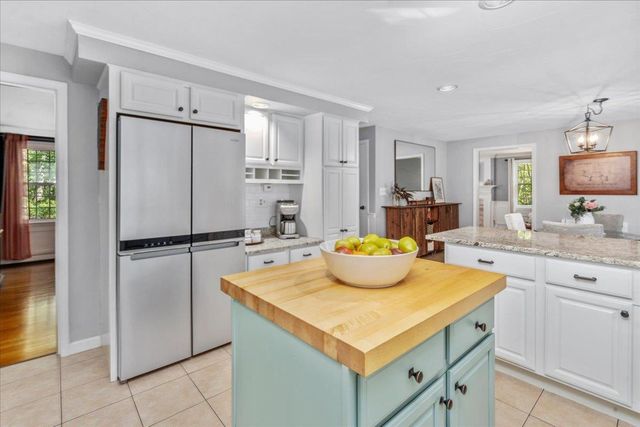 38 Old Farm Road, Bedford, NH 03110